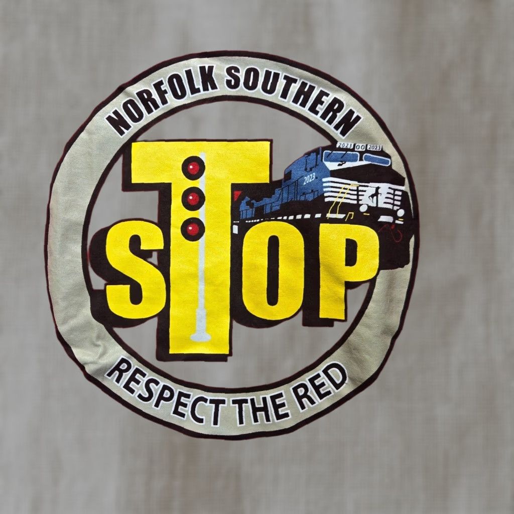 Gildan VINTAGE Gildan Norfolk Southern Respect The Red T-Shirt Adult Men's Large Red Size US L / EU 52-54 / 3 - 1 Thumbnail