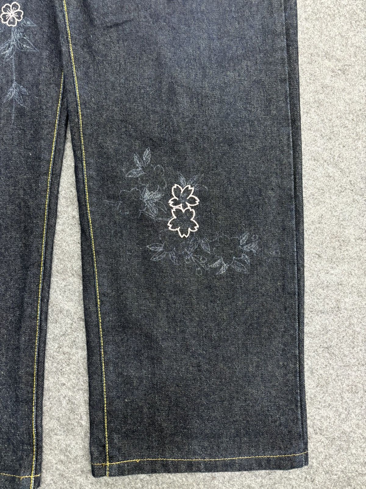 Japanese Brand 💥Baggy Embroidery💥Artisanal Japan Embroidery Denim F527 Size US 34 / EU 50 - 7 Thumbnail