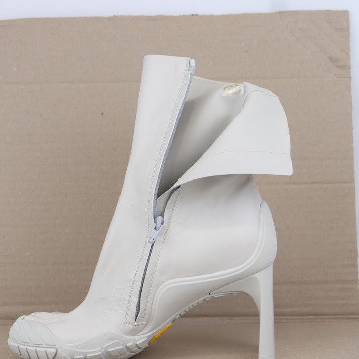 Balenciaga o1rshd1 Soft Leather Heeled Toe Boots in Chalky White Size US 8 / IT 38 - 10 Thumbnail