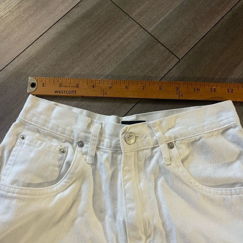 Disney Vintage Disney Mickey Mouse White Denim Shorts Women 7 Size 26" / US 2 / IT 38 - 4 Thumbnail