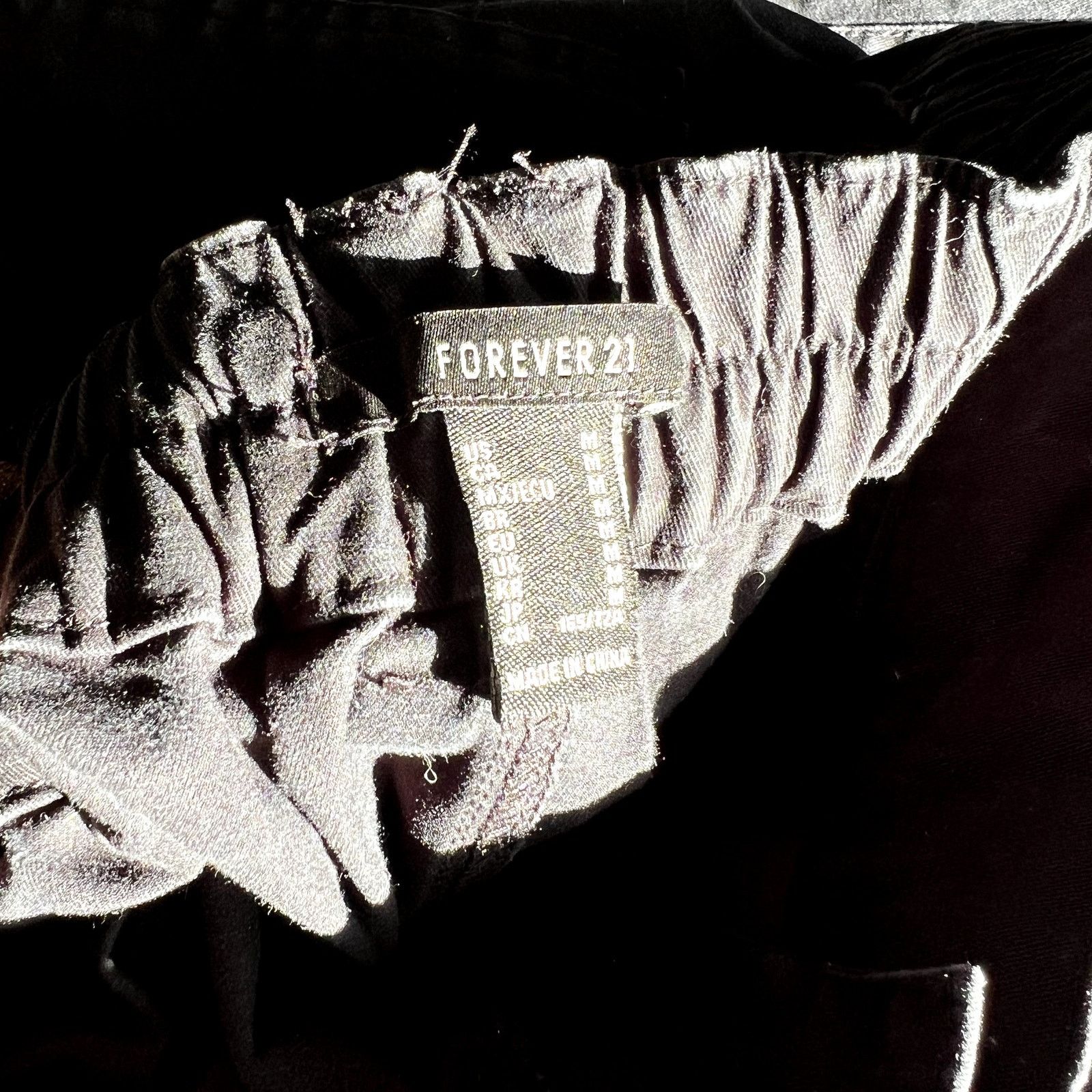 Forever 21 Dusty Black Wide Leg Cargos Size 28" / US 6 / IT 42 - 3 Thumbnail