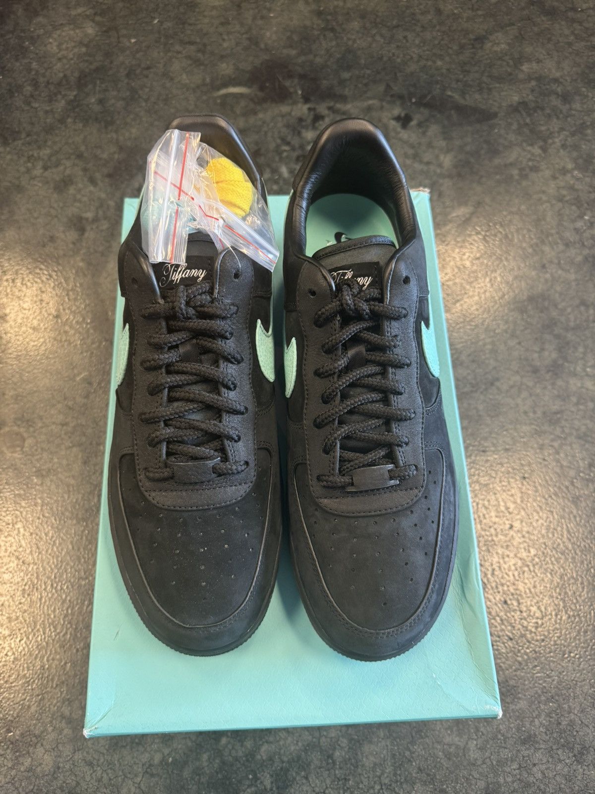 Nike × Tiffany & Co. Air Force 1 Low Tiffany Size US 12 / EU 45 - 3 Thumbnail
