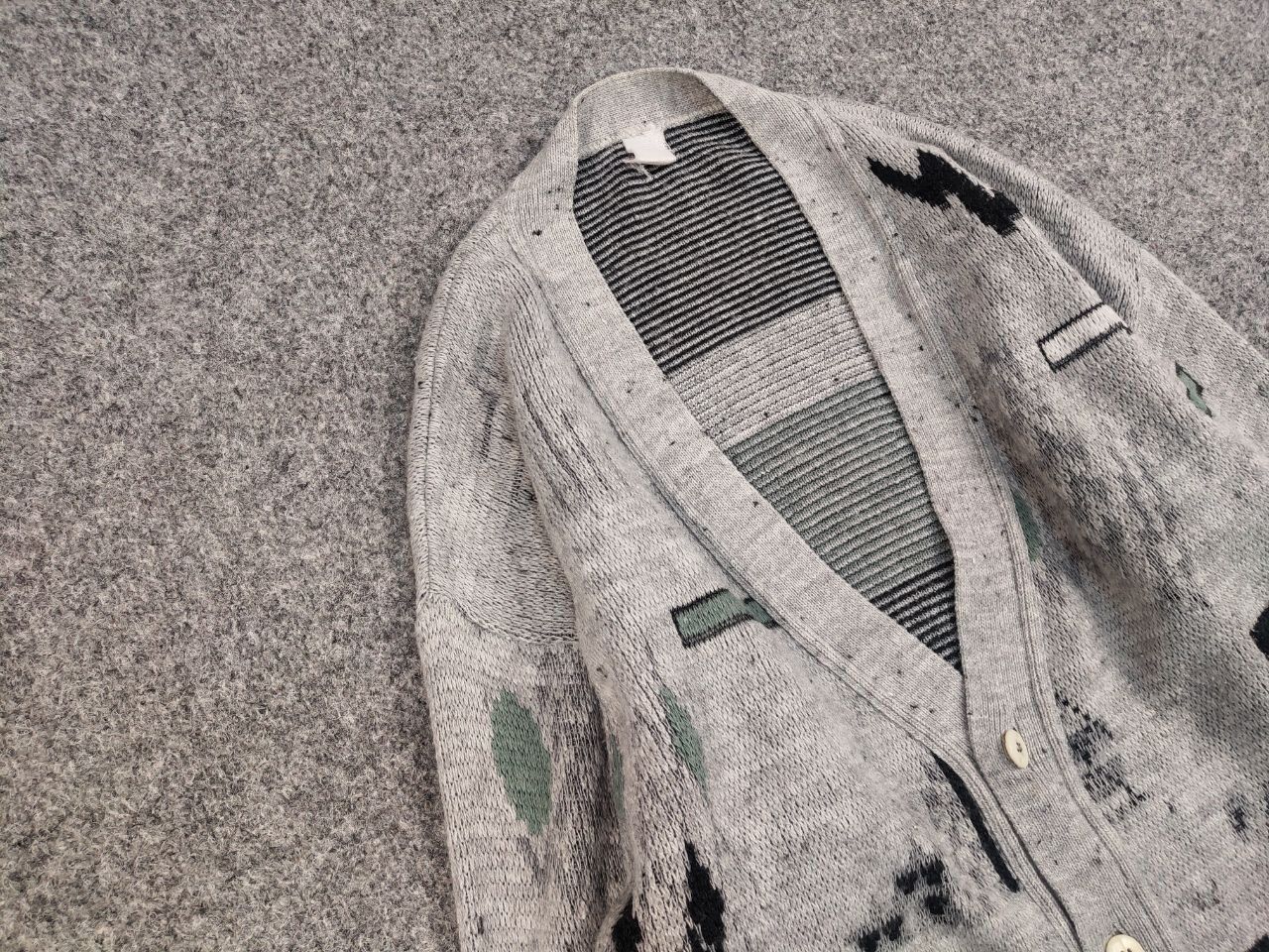 Japanese Brand Vintage 90's Japanese Style Knit Art Gray Pattern Cardigan Size US L / EU 52-54 / 3 - 7 Thumbnail