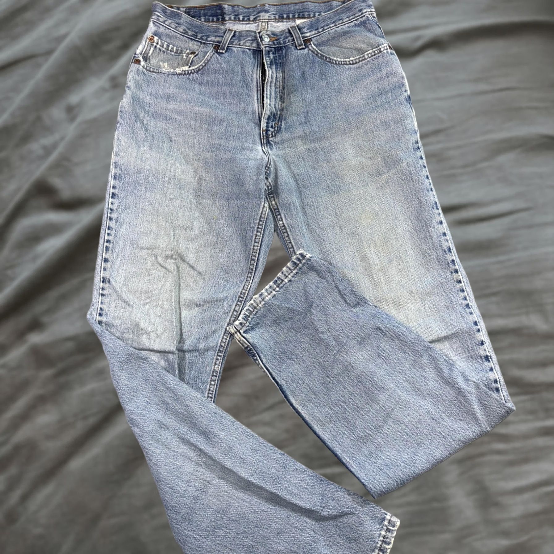 Levi's VINTAGE Levi's 550 Jeans Mens 34x34 Light Wash Relaxed Tapered USA 90s Denim Size US 34 / EU 50 - 1 Thumbnail