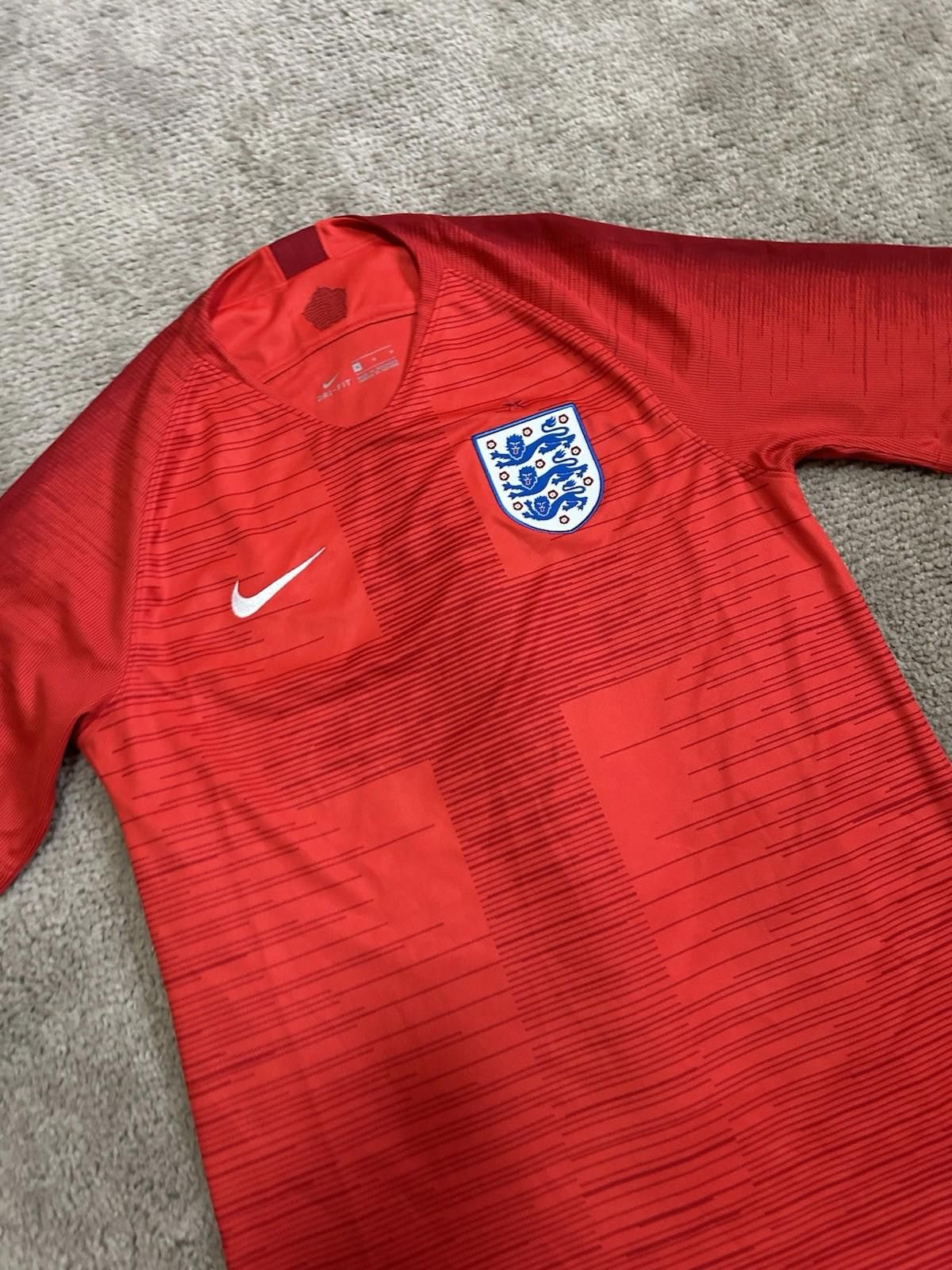 Nike ENGLAND 2018 2019 AWAY SHIRT FOOTBALL SOCCER JERSEY NIKE Size US M / EU 48-50 / 2 - 3 Thumbnail