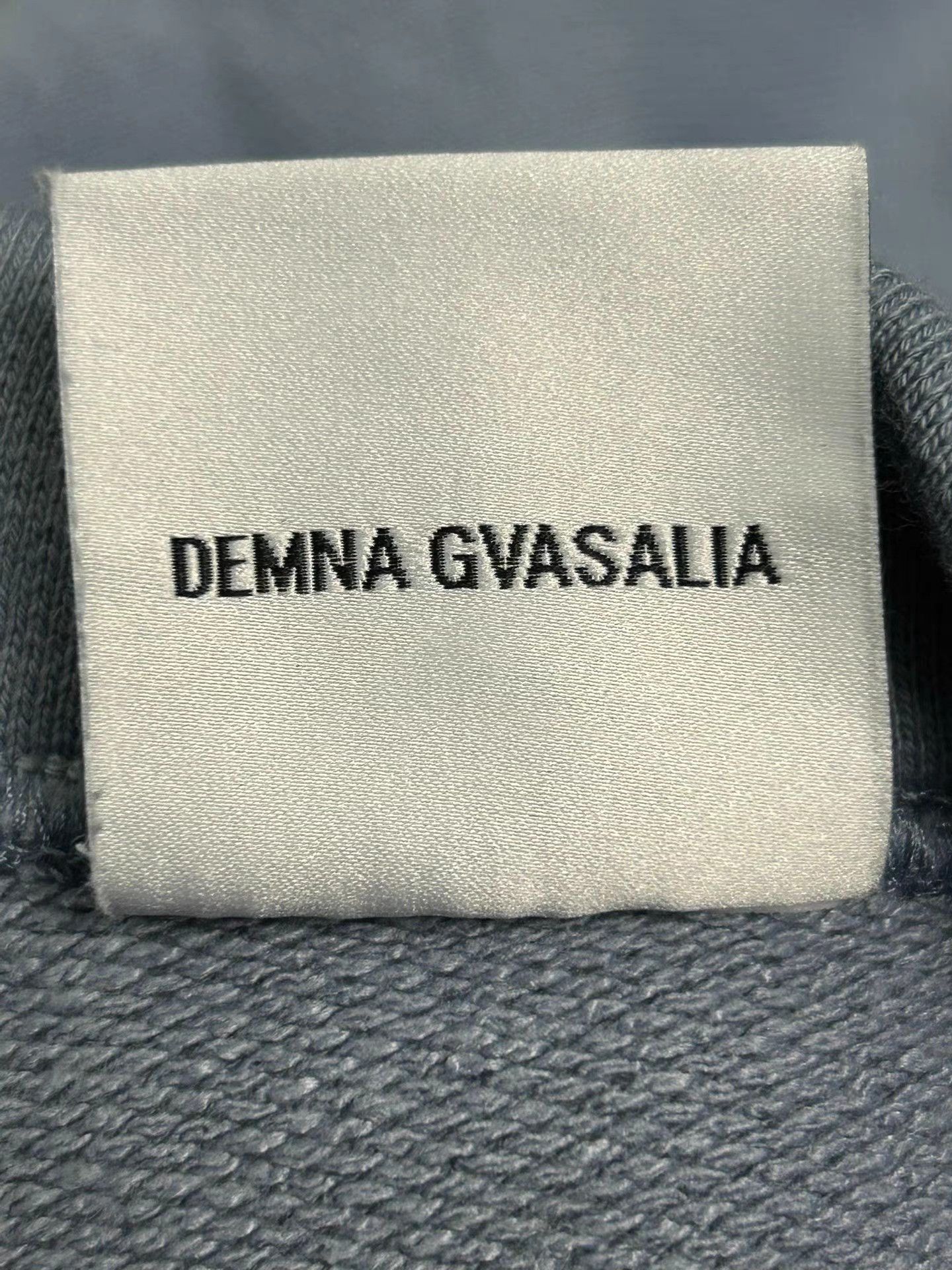 Vetements VETEMENTS off-shoulder sweatshirt Size US S / EU 44-46 / 1 - 6 Thumbnail