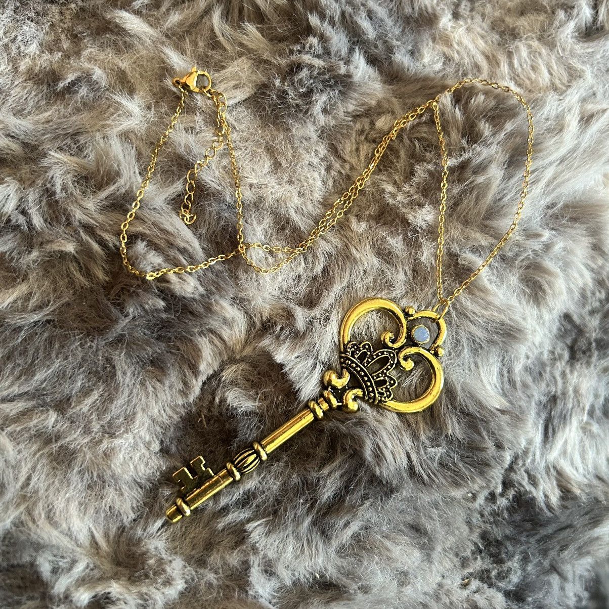 Vintage Vintage fancy crown faux opal gold skeleton key necklace Size ONE SIZE - 5 Thumbnail