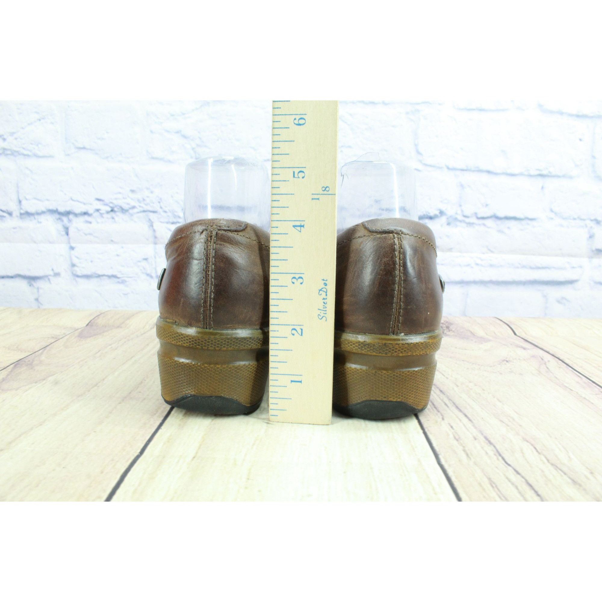 KEEN Keen Mora Button Leather Slip On Non Slip Casual Mule Clogs Size US 7 / IT 37 - 6 Thumbnail