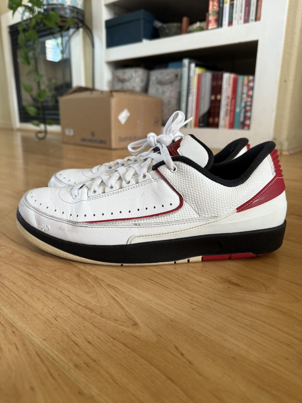 Jordan Brand Air Jordan 2 Retro Low 'Chicago' 2016 Size US 11 / EU 44 - 2 Thumbnail
