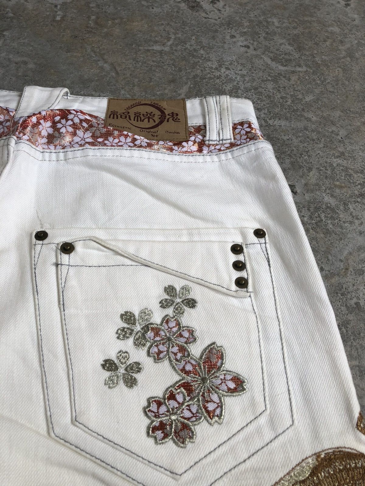 Karakuri Tamashii Karakuri Tamashii Embroidered Denim Distressed Jeans Size US 31 - 17 Thumbnail
