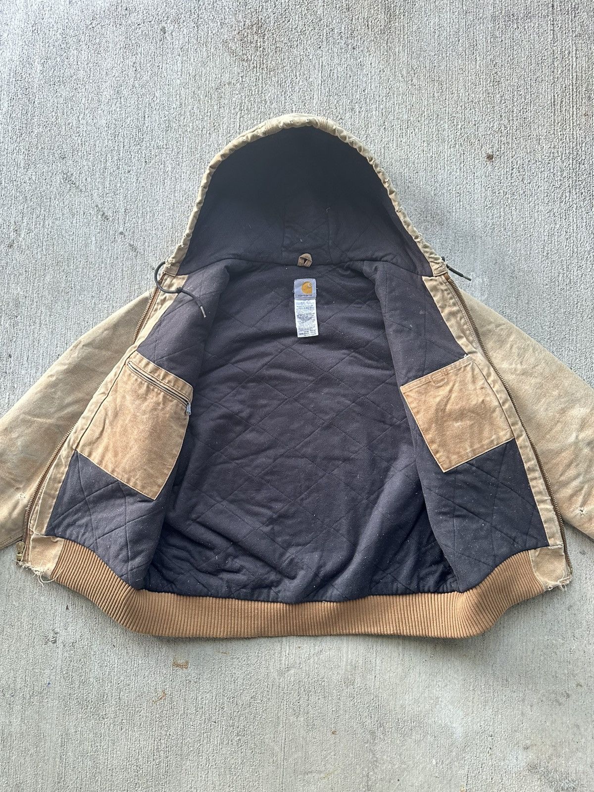 Carhartt Vintage 2009 Carhartt J130 Active Hooded Jacket Thrashed Size US L / EU 52-54 / 3 - 3 Thumbnail