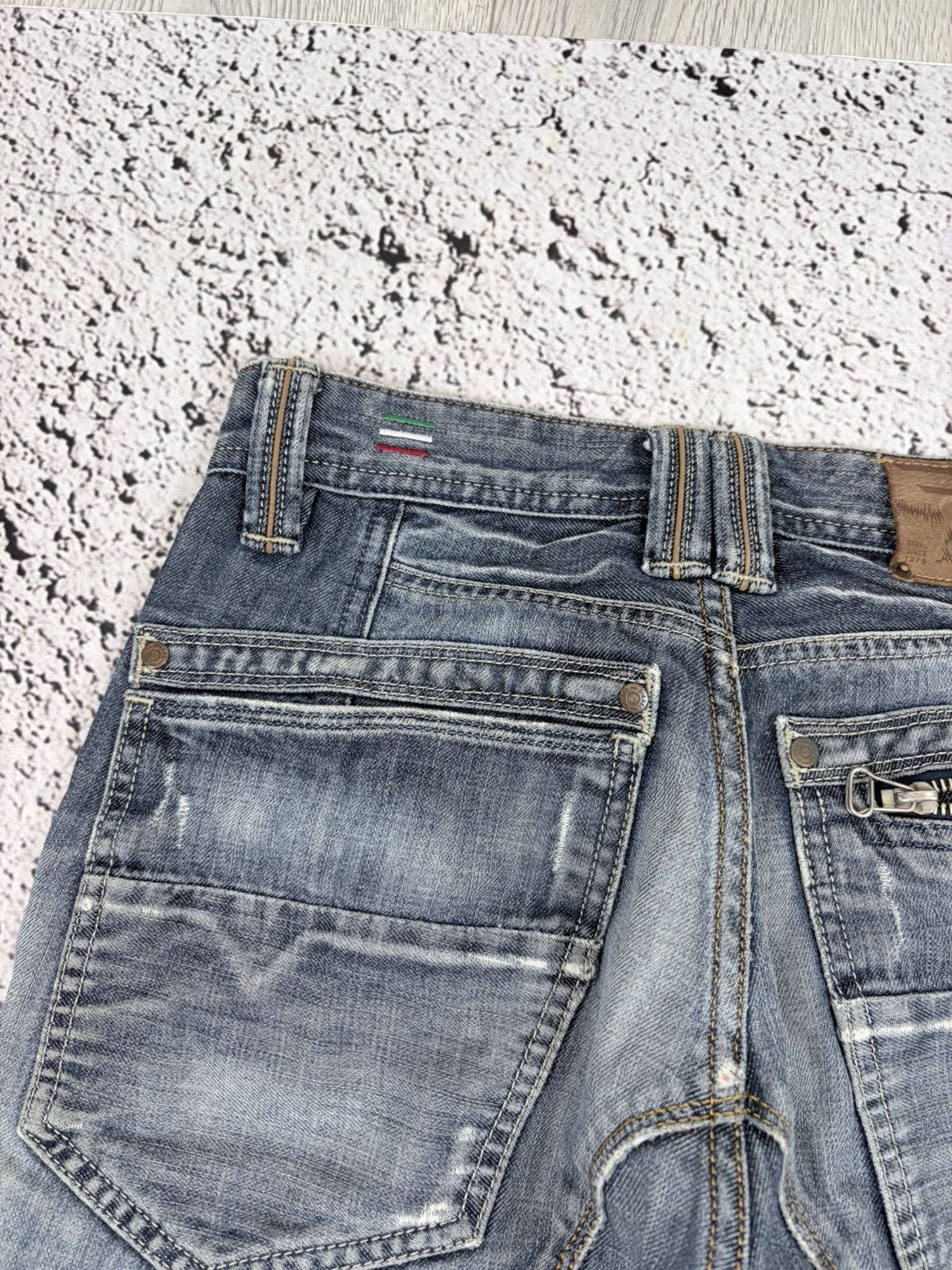 Diesel ⁠Vintage Diesel Distressed Jeans Y2K Archive Denim Size US 30 / EU 46 - 16 Thumbnail