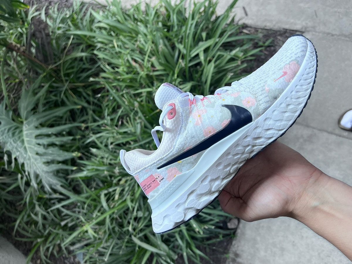 Nike Nike React Infinity 3 Premium Floral Watercolor Size US 9.5 / IT 39.5 - 5 Thumbnail