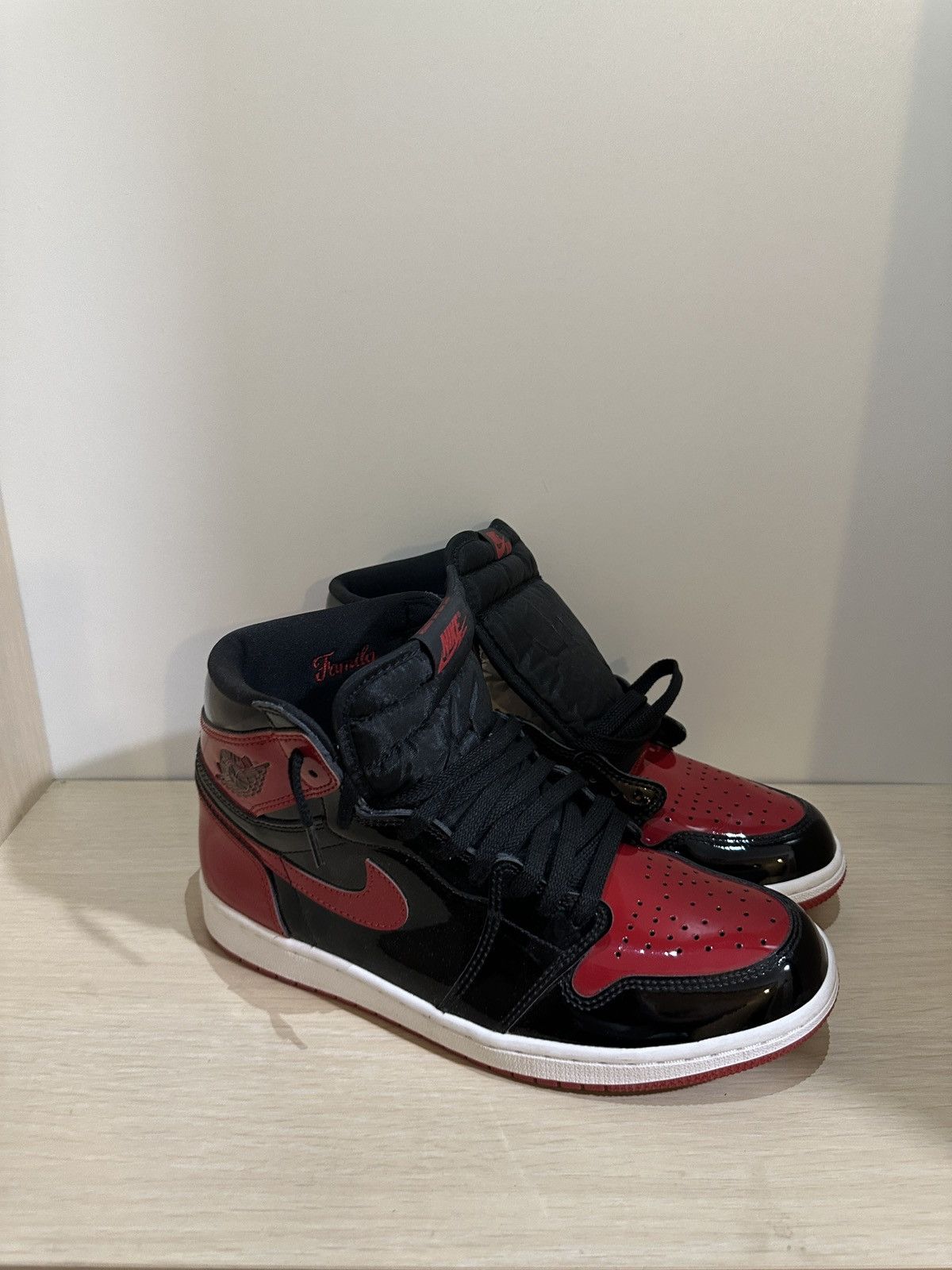 Jordan Brand Jordan 1 Retro Red Size US 9.5 / EU 42-43 - 10 Thumbnail
