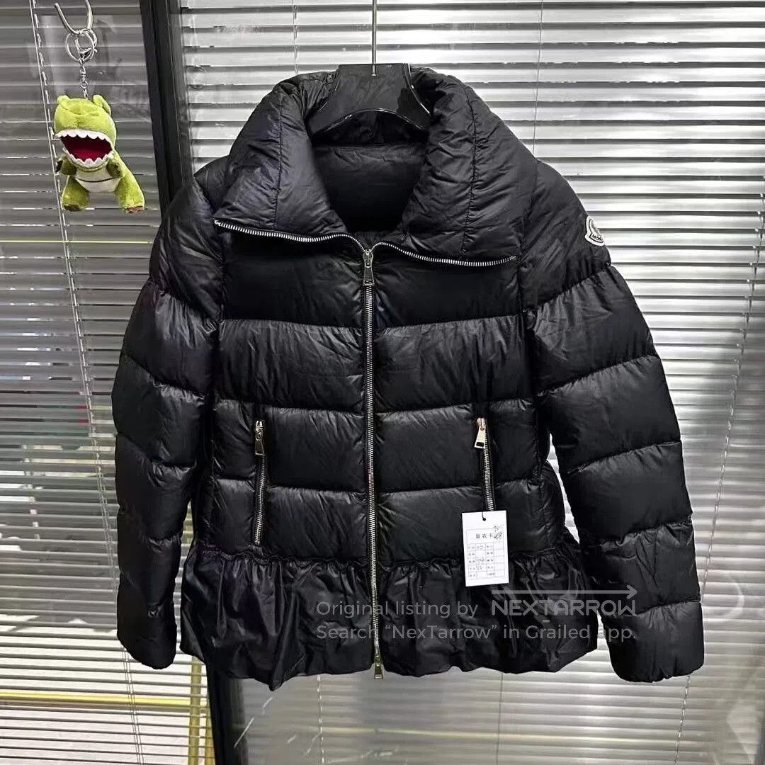 Moncler Moncler Logo Ruffled Hem Down Jacket. Size XS / US 0-2 / IT 36-38 - 1 Thumbnail