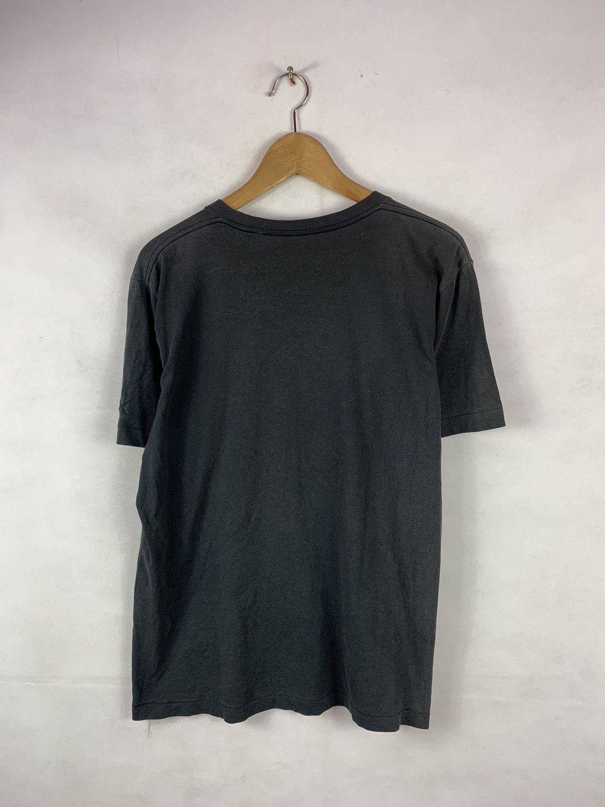 Kaws × Peanuts × Uniqlo Steals! Uniqlo Kaws Peanuts Snoopy Tee Streetwear Size US L / EU 52-54 / 3 - 4 Thumbnail