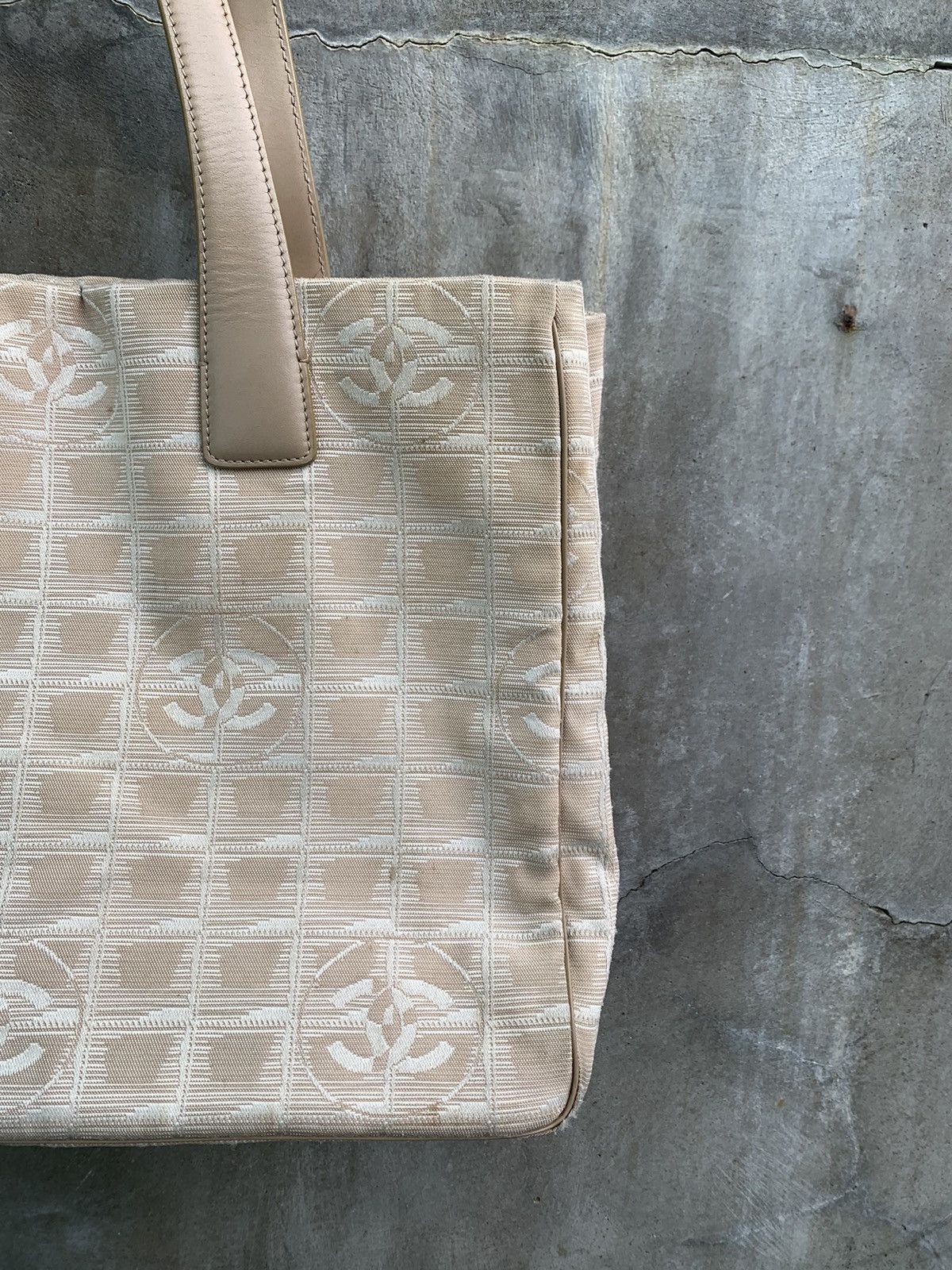 Chanel Travel Line Tote Bag Size ONE SIZE - 3 Thumbnail