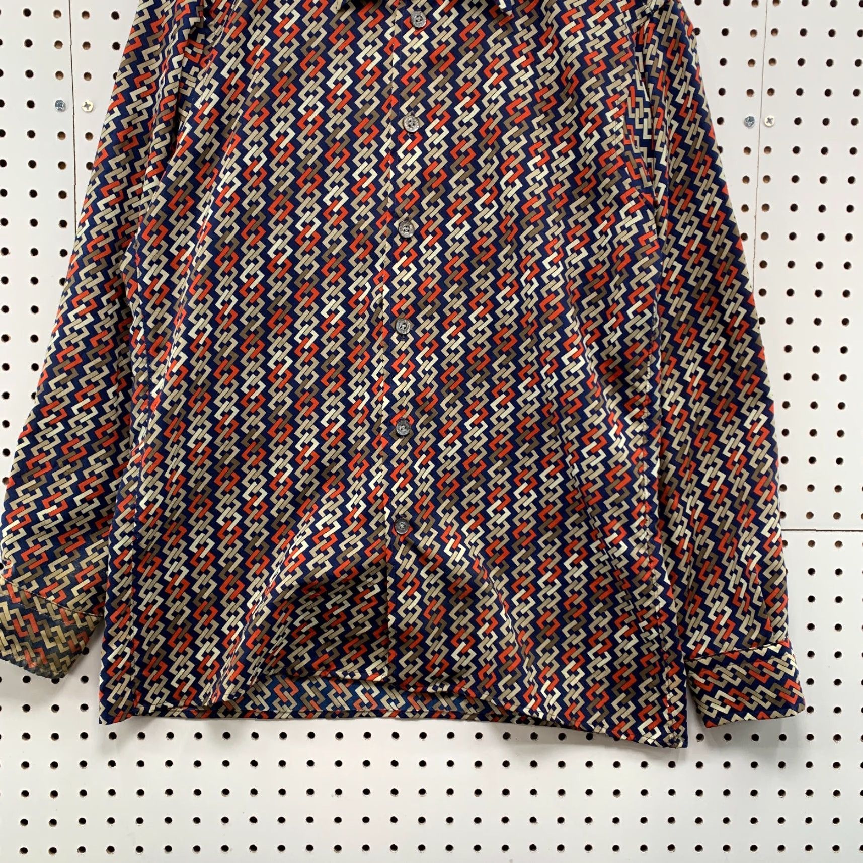 Vintage VINTAGE Hathaway Button Shirt Mens Small Geometric Chain Link Blue Orange Shirt Mens Small Blue Geometric Chain Link vintage Size US S / EU 44-46 / 1 - 6 Thumbnail