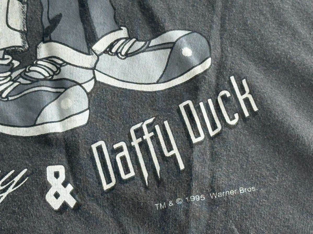 Vintage VINTAGE 90s Daffy Duck & Bugs Bunny 1996 Tee Size US M / EU 48-50 / 2 - 4 Thumbnail
