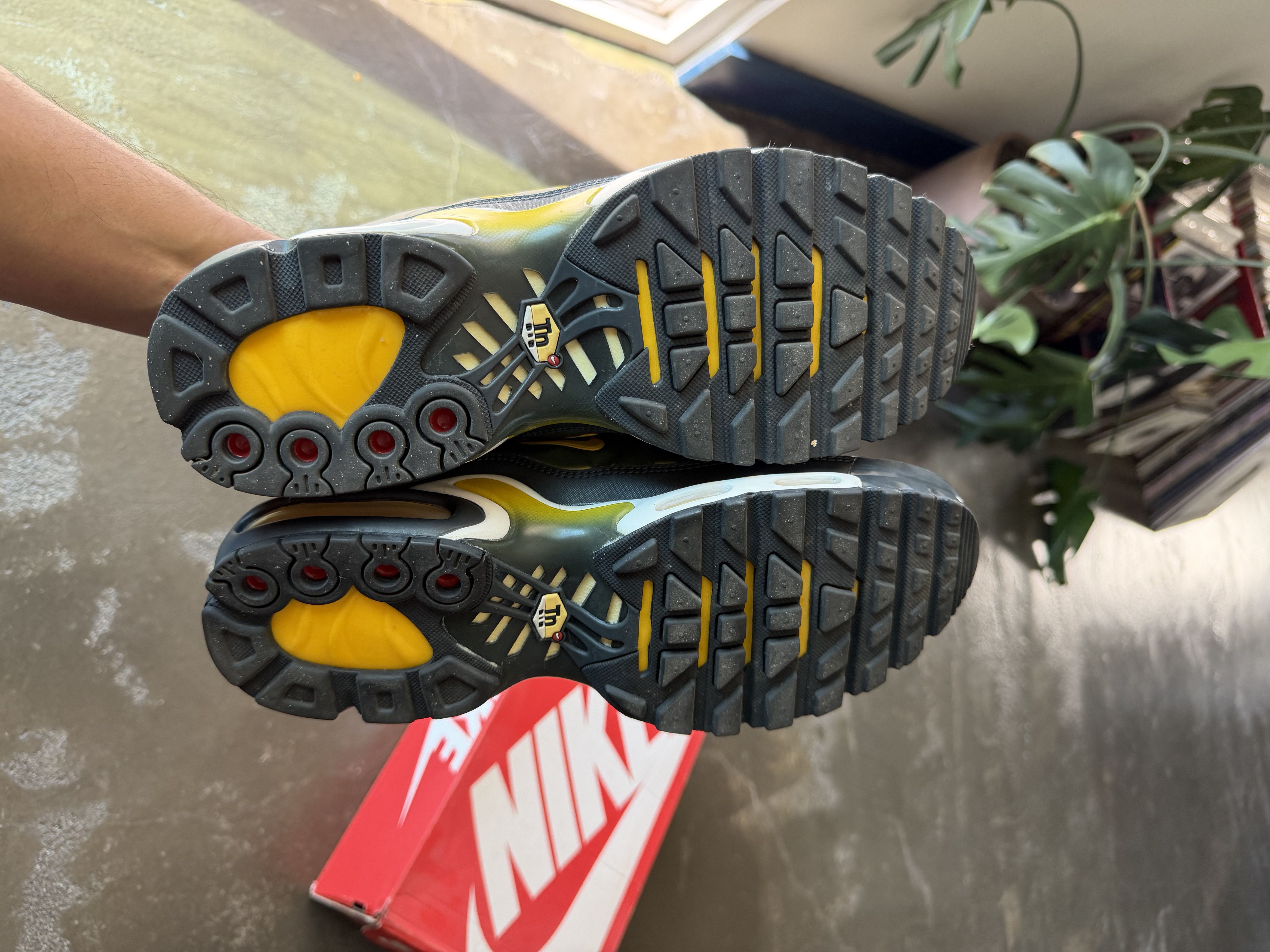 Nike Air Max Plus SE Liquid Metal Anthracite Size US 8 / EU 41 - 8 Thumbnail