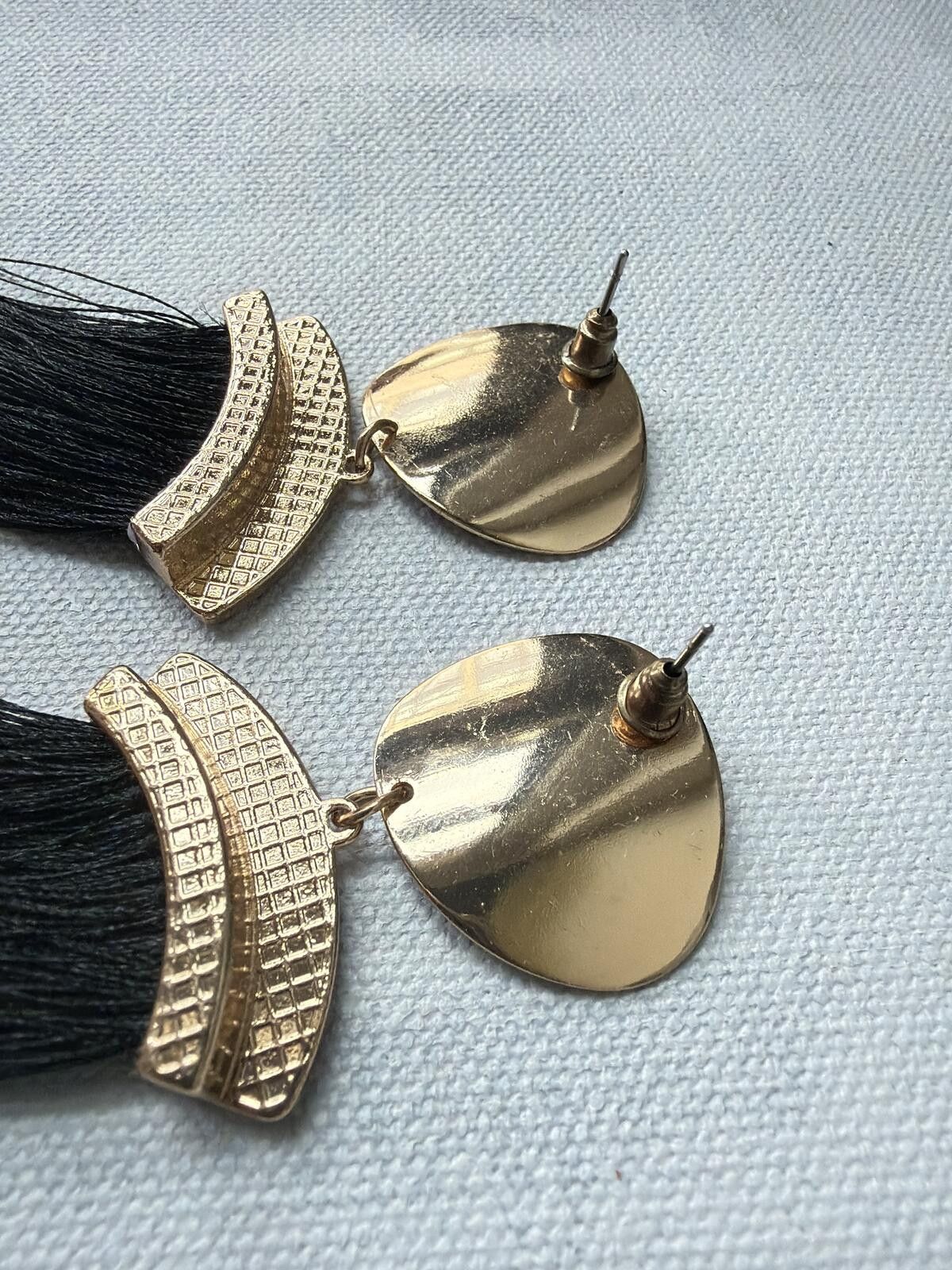 Other Vintage Howlite Black Tassel Earrings Gold Tone Dangle Size ONE SIZE - 6 Thumbnail
