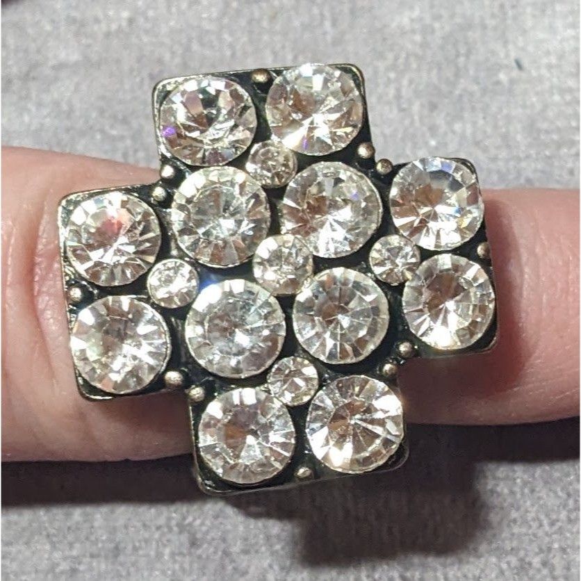 Other Glam Goth Silver Tone Rhinestone Cross Stretch Ring Size 6 1 Size ONE SIZE - 8 Thumbnail