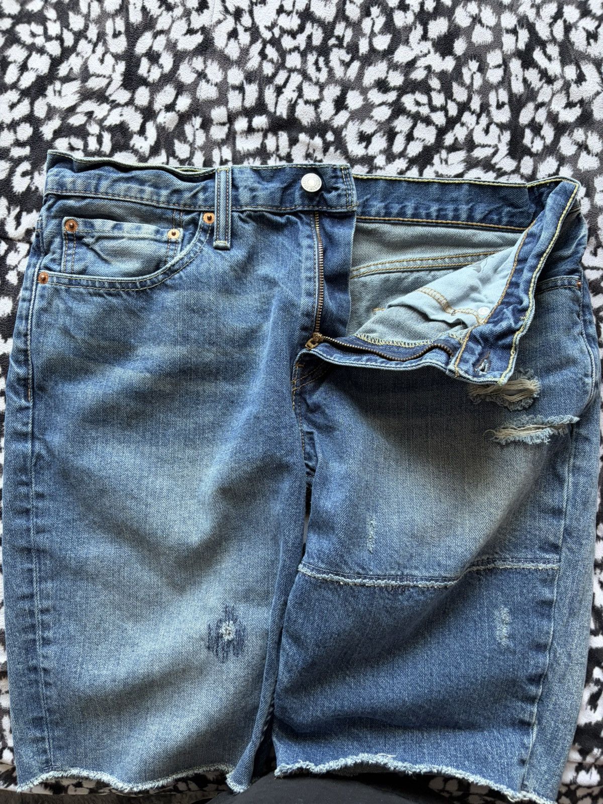 Levi's Distressed/repaired Levi's blue denim cutoff shorts Size US 34 / EU 50 - 5 Thumbnail