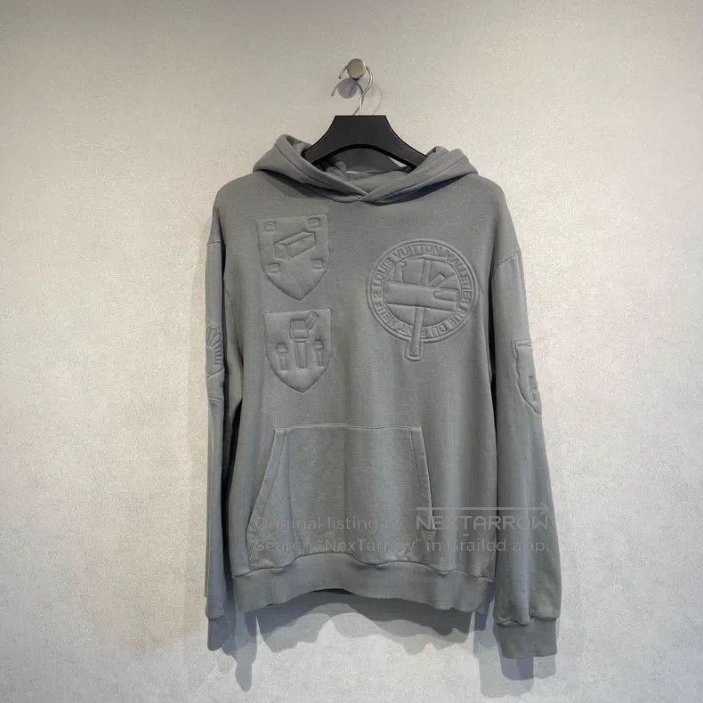 Louis Vuitton Louis Vuitton Embossed shield print hooded sweatshirt Size US L / EU 52-54 / 3 - 1 Thumbnail