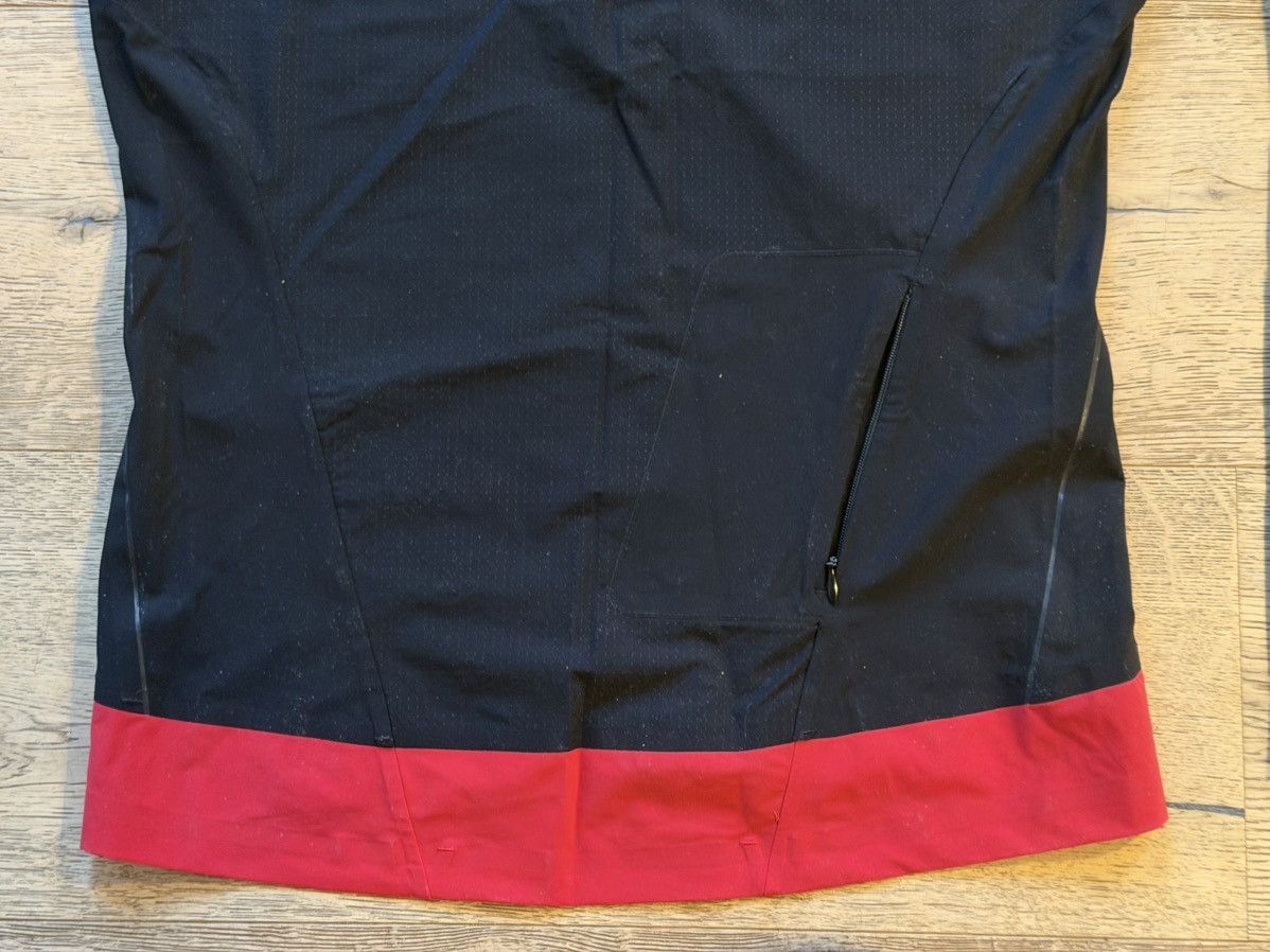 SOAR Running SOAR Running x MR PORTER X-Line Tempo Top Small Rare Collab Size US S / EU 44-46 / 1 - 8 Thumbnail