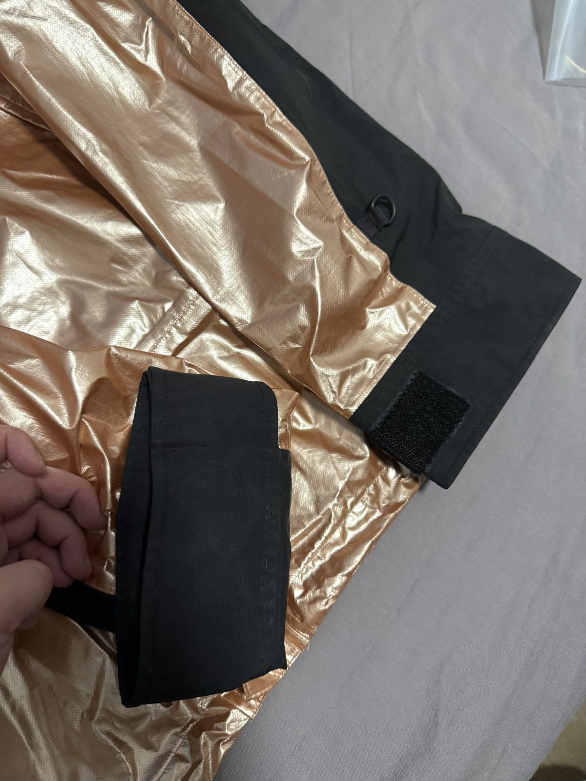 Supreme × The North Face Supreme tnf the north face metallic mountain parka gold rose Size US L / EU 52-54 / 3 - 4 Thumbnail