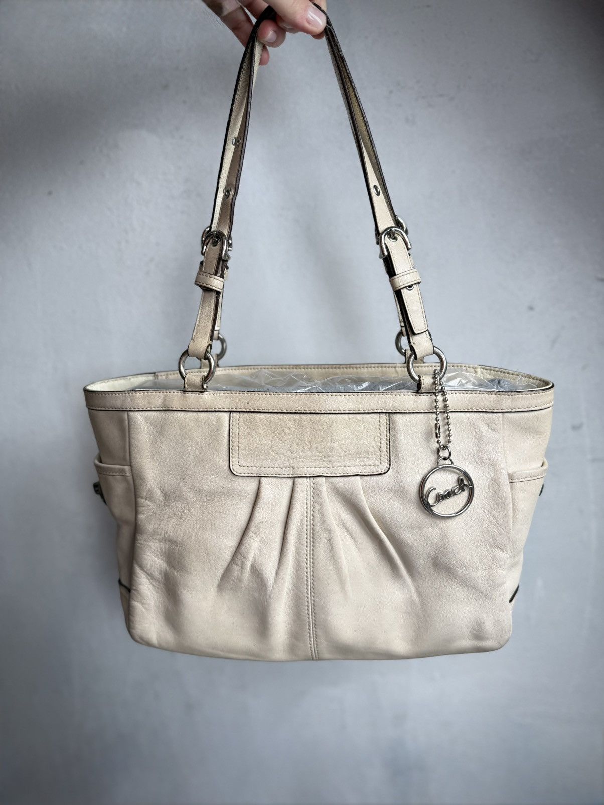Coach Vintage Coach Beige Leather Tote Bag With Charm Turnlock Size ONE SIZE - 1 Thumbnail