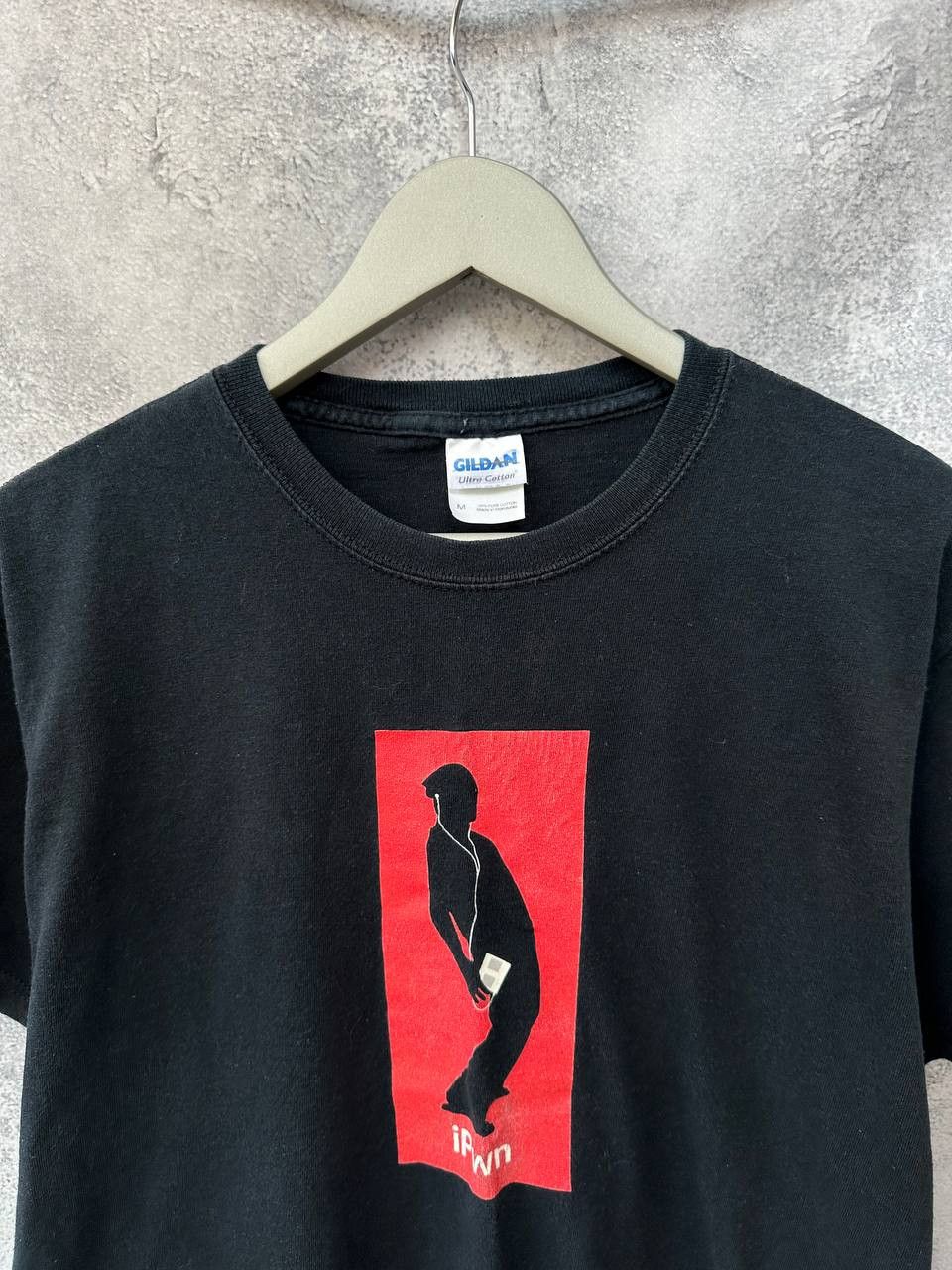 Vintage Gildan IPWN Parody T-Shirt y2k Short Sleeve Tee Size US M / EU 48-50 / 2 - 5 Thumbnail