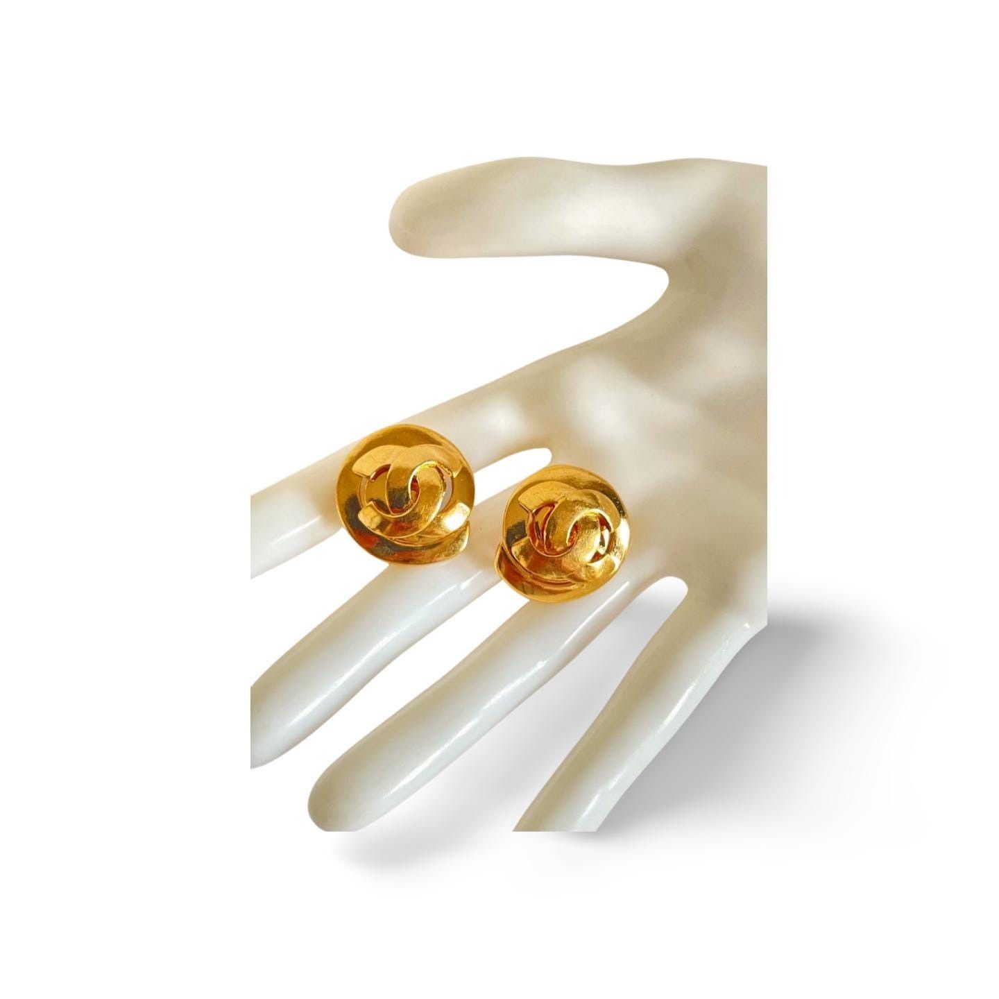Chanel Vintage CHANEL gold tone round snail design earrings with CC Size ONE SIZE - 9 Thumbnail