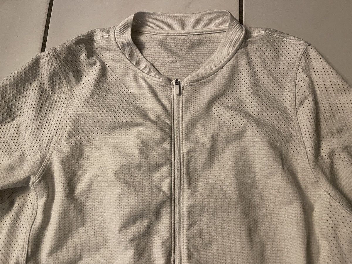 Lululemon Lululemon Swiftly Midweight Full Zip Jacket Bomber White 12 Size XL / US 12-14 / IT 48-50 - 3 Thumbnail