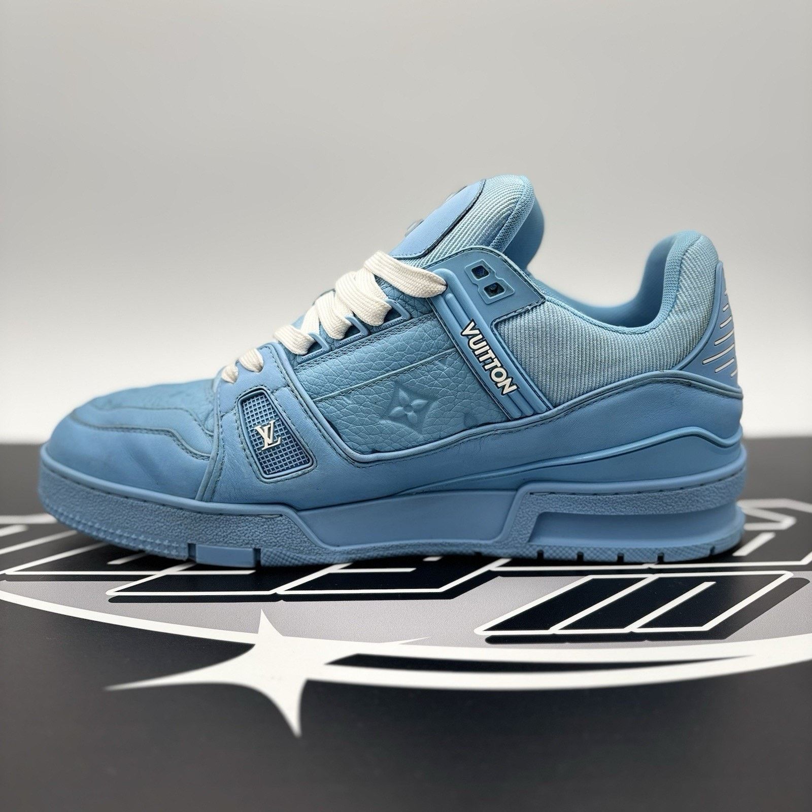 Louis Vuitton (10.5-11 US) - Louis Vuitton Trainer ' Sky Blue ' | GREAT! Size US 11 / EU 44 - 4 Thumbnail