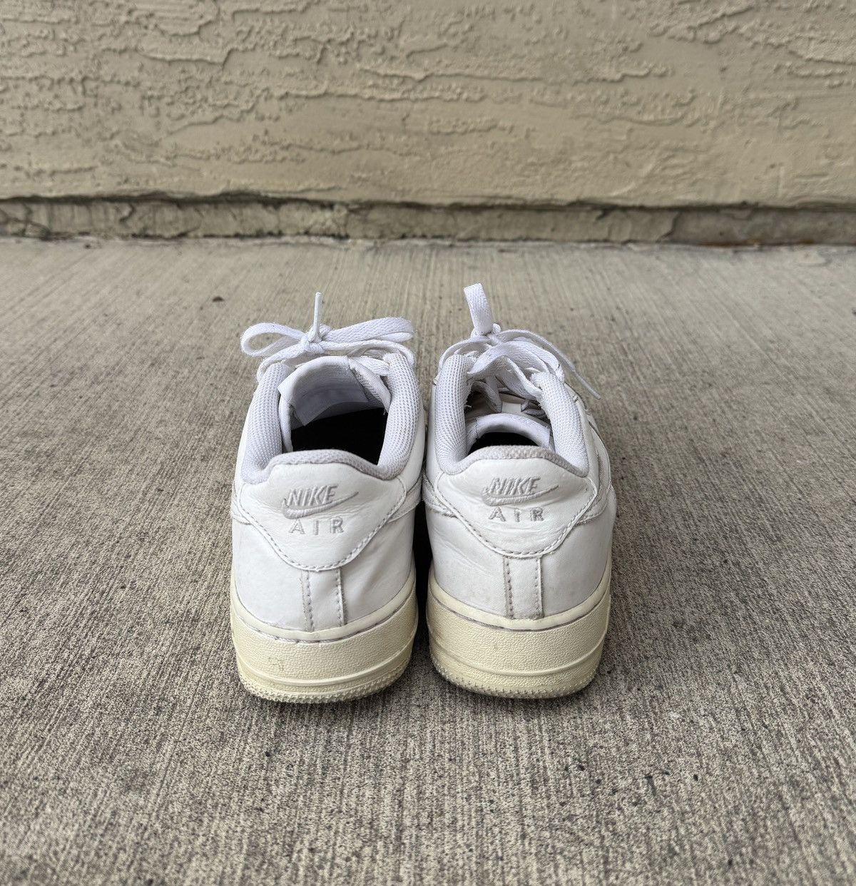 Nike CLASSIC WHITE NIKE AF1s Size US 6.5 / EU 39-40 - 2 Thumbnail