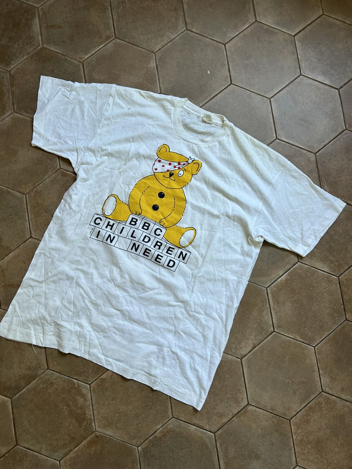 Vintage 1986 BBC Children In Need Sick Bear Promo T-shirt Size US XL / EU 56 / 4 - 2 Thumbnail