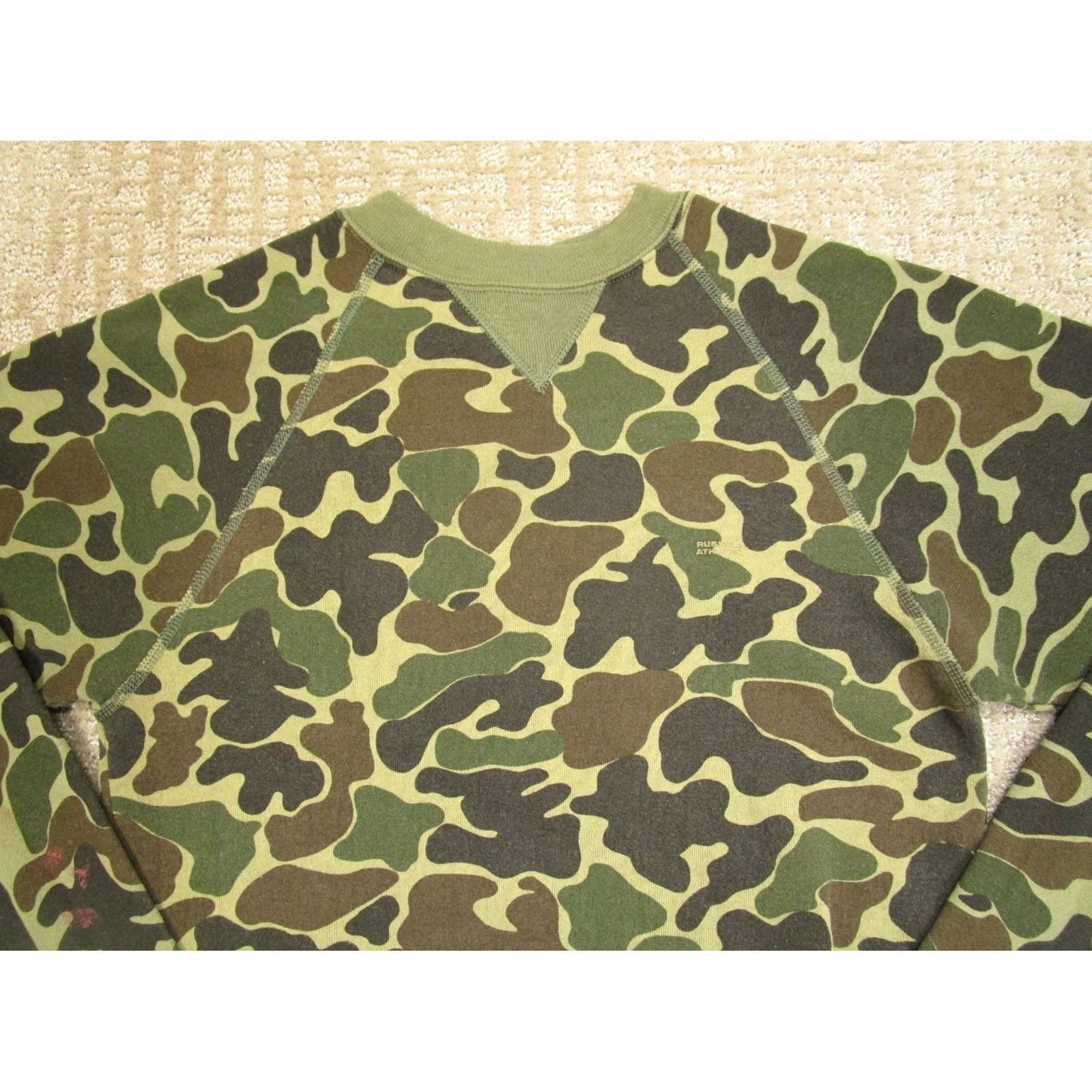 Russell Athletic VINTAGE Russell Athletic Crewneck Shirt Mens M Green Frog Skin Camo USA 90s Outdoor Logo Sweater Pullover Size US M / EU 48-50 / 2 - 2 Thumbnail