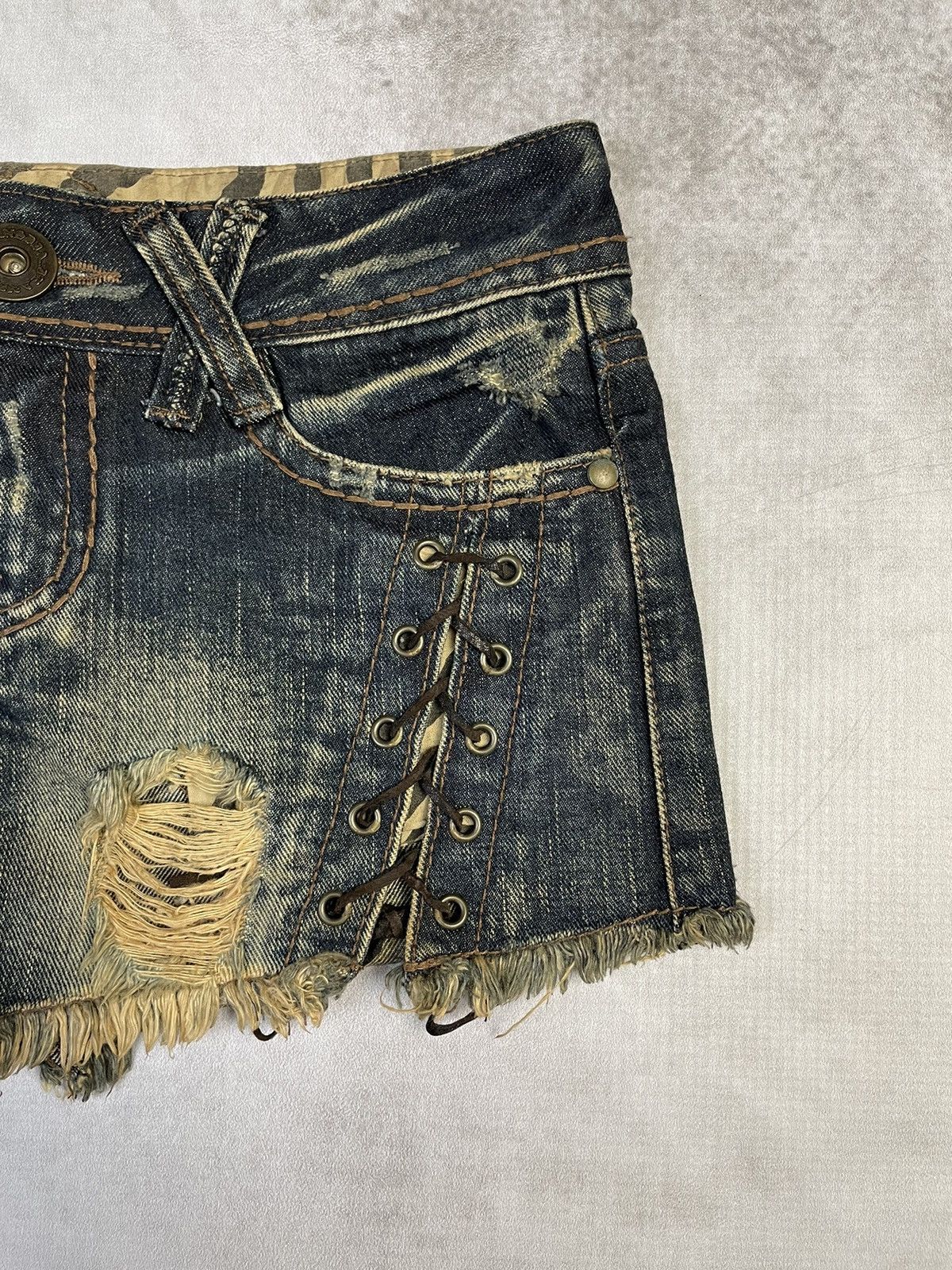 Japanese Brand Y2k D.i.a. Lace-Up Distressed Denim Mini Skirt Size 26" / US 2 / IT 38 - 4 Thumbnail