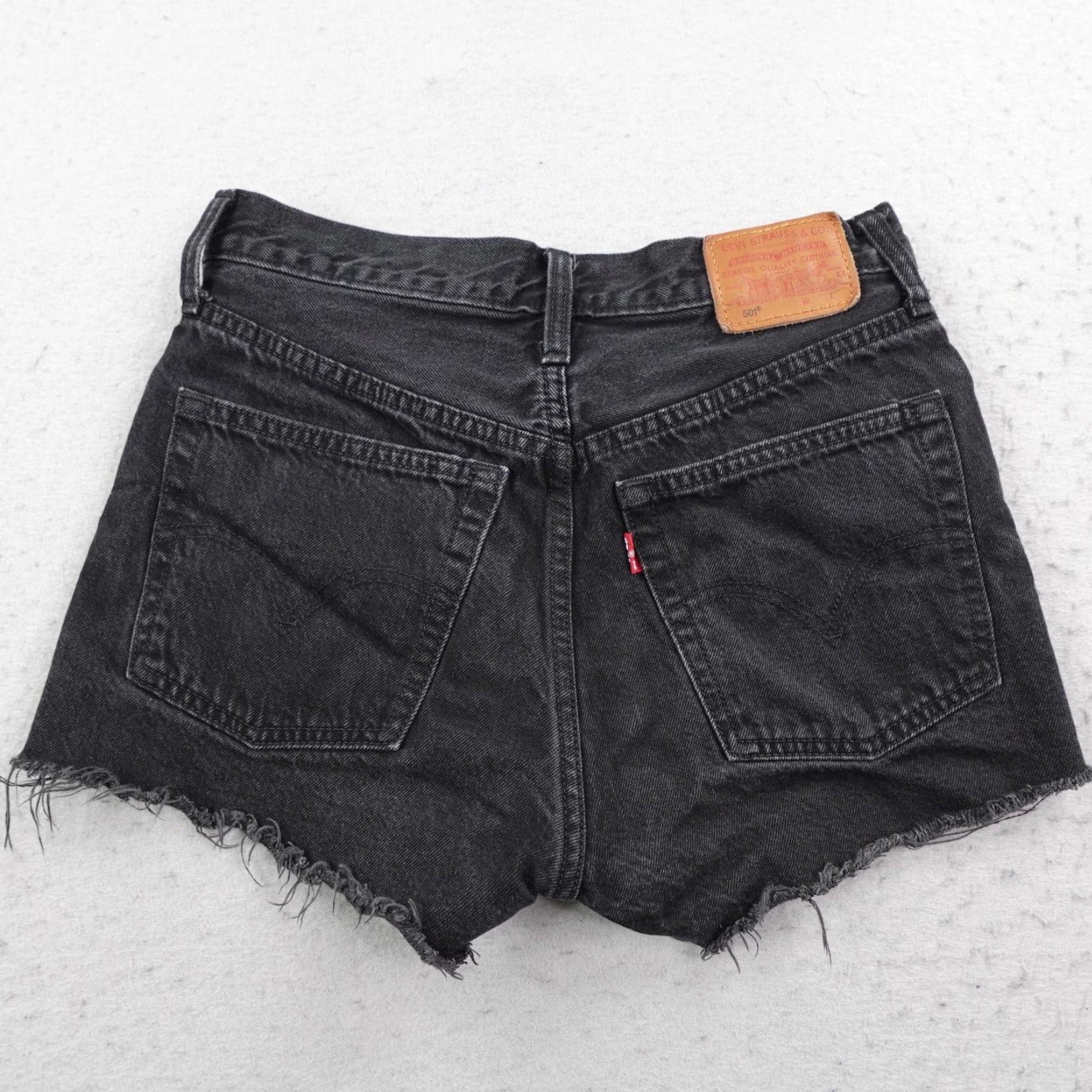 Levi's Levis Shorts Womens 27 Black Denim 501 Button Fly Cutoff Frayed Distressed Mini Size 27" / US 4 / IT 40 - 4 Thumbnail