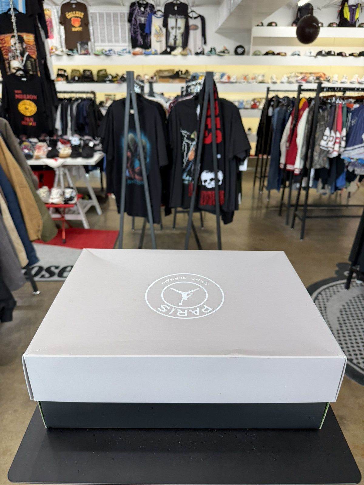 Jordan Brand Air Jordan 5 Low PSG Size 12 (2022) Size US 12 / EU 45 - 17 Thumbnail