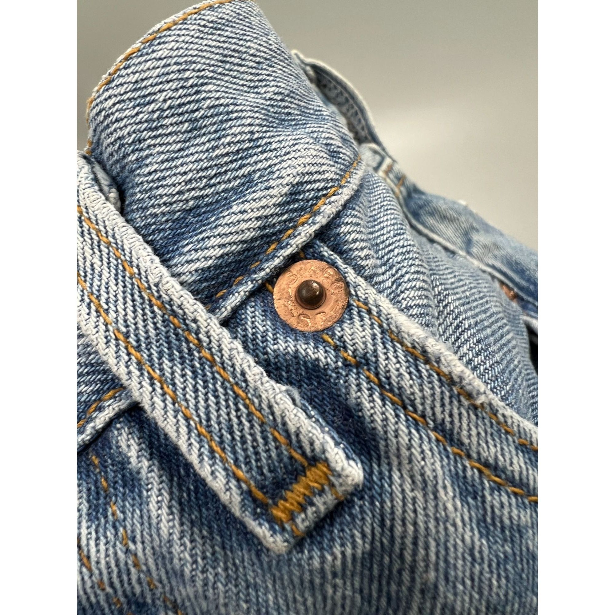 Levi's Levi’s 501 Made in USA Light Wash Denim Jeans Pants (Y0908) Size US 31 - 5 Thumbnail