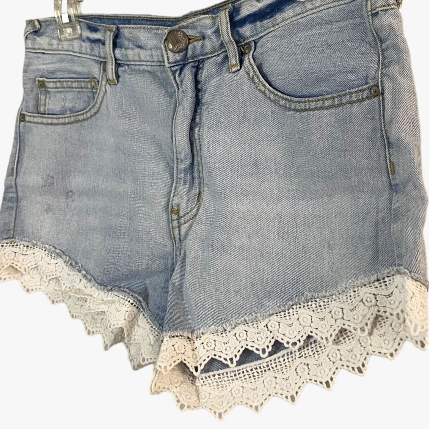 Free People Free People Good Vibes Lace Hem Denim Shorts Womens 27 Blue Light Wash Crochet 5-Pocket Bohemian Festival Size 27" / US 4 / IT 40 - 2 Thumbnail