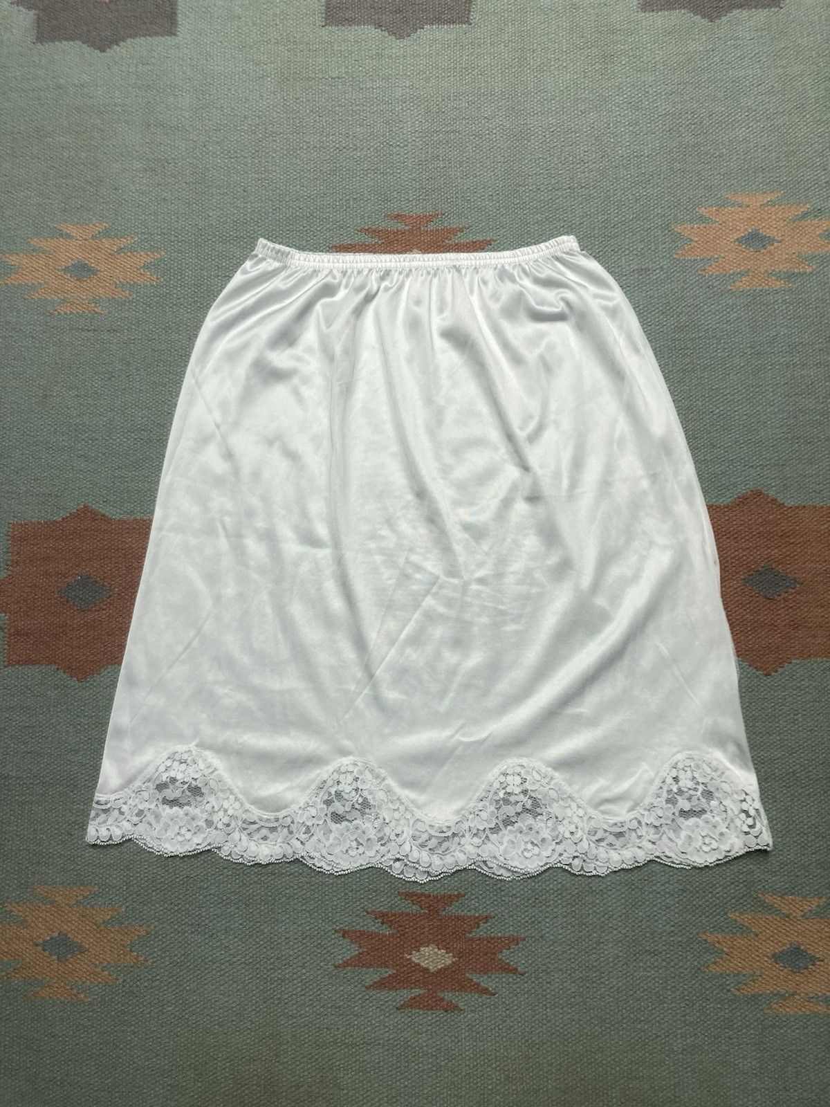 Vintage JCPenney body lites half slip skirt silky lace trim small Size 24" / US 00 / IT 34 - 6 Thumbnail