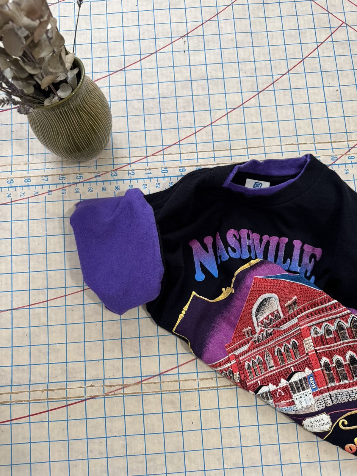 Band Tees × Other × Vintage Vintage Nashville Home Of Country Graphic Tee Mens Size Med Size US M / EU 48-50 / 2 - 7 Thumbnail