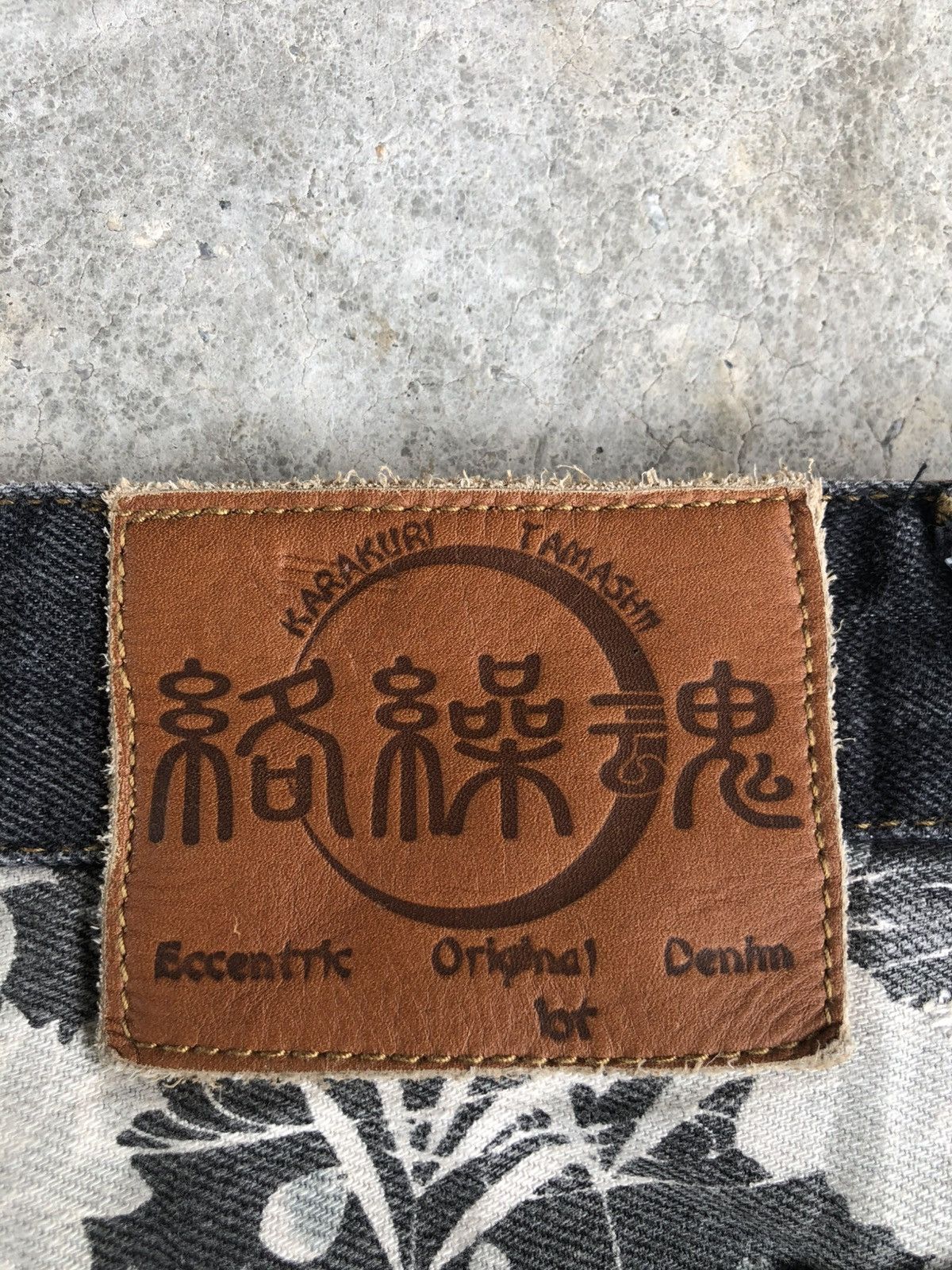 Karakuri Tamashii Karakuri Tamashii Embroidered Jeans Distressed Multipocket Size US 37 - 18 Thumbnail