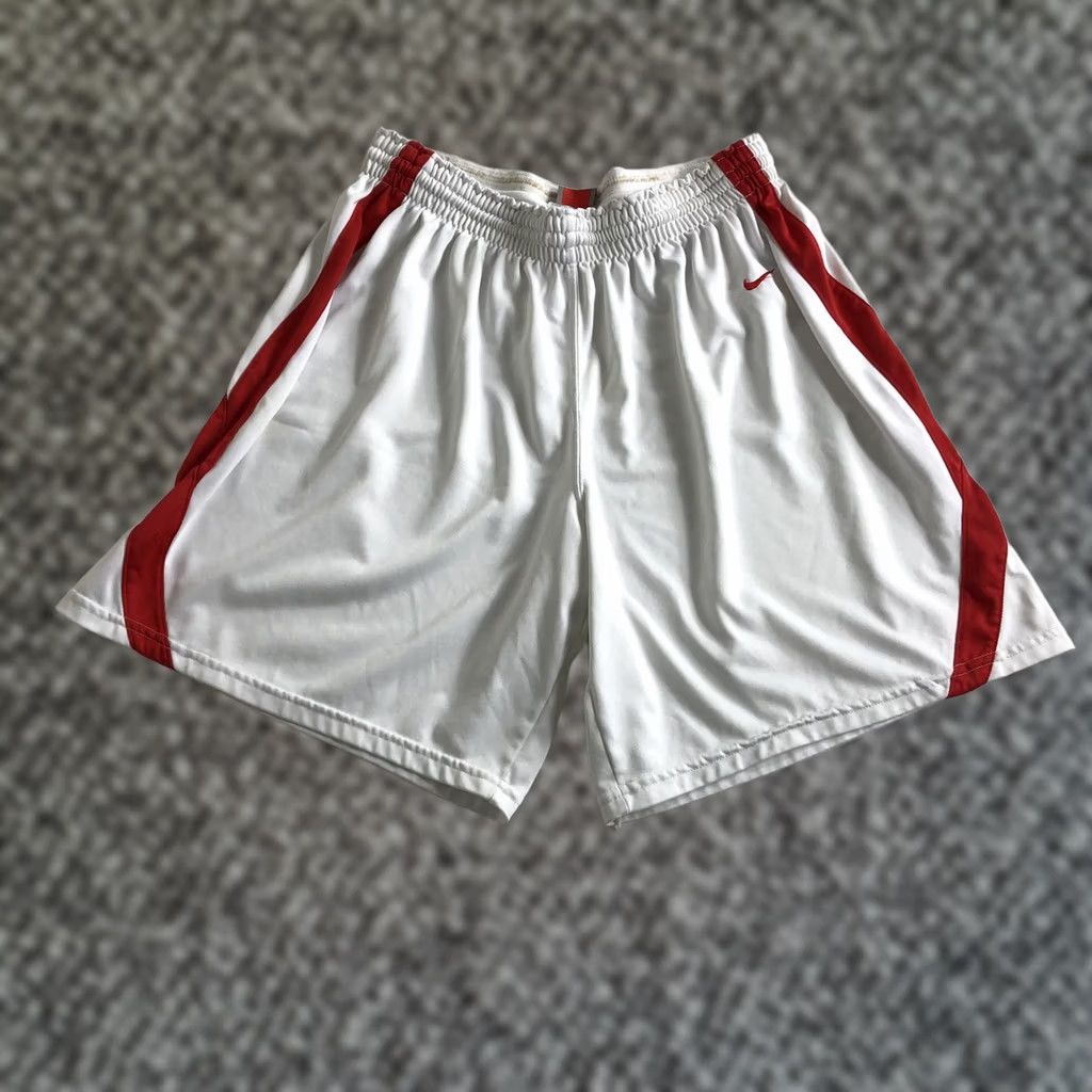 Nike VINTAGE Nike Team Basketball Short Active Athletic Gym White Red Train Y2K Size Medium Mens Basketball Short Size US 31 - 1 Thumbnail