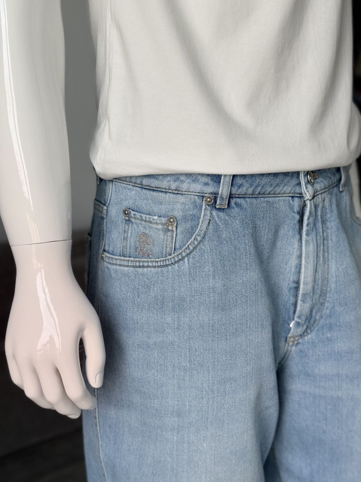 Brunello Cucinelli Brunello Cucinelli Light Wash Easy Fit Jeans Blue Cotton Size US 34 / EU 50 - 8 Thumbnail
