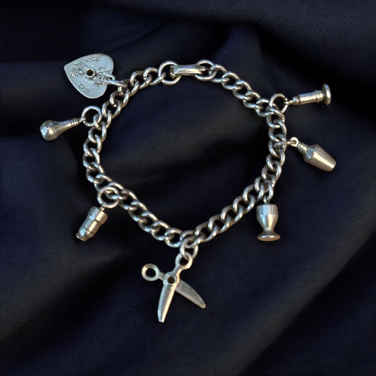 Vintage Vintage silver tone charm bracelet Size ONE SIZE - 1 Thumbnail