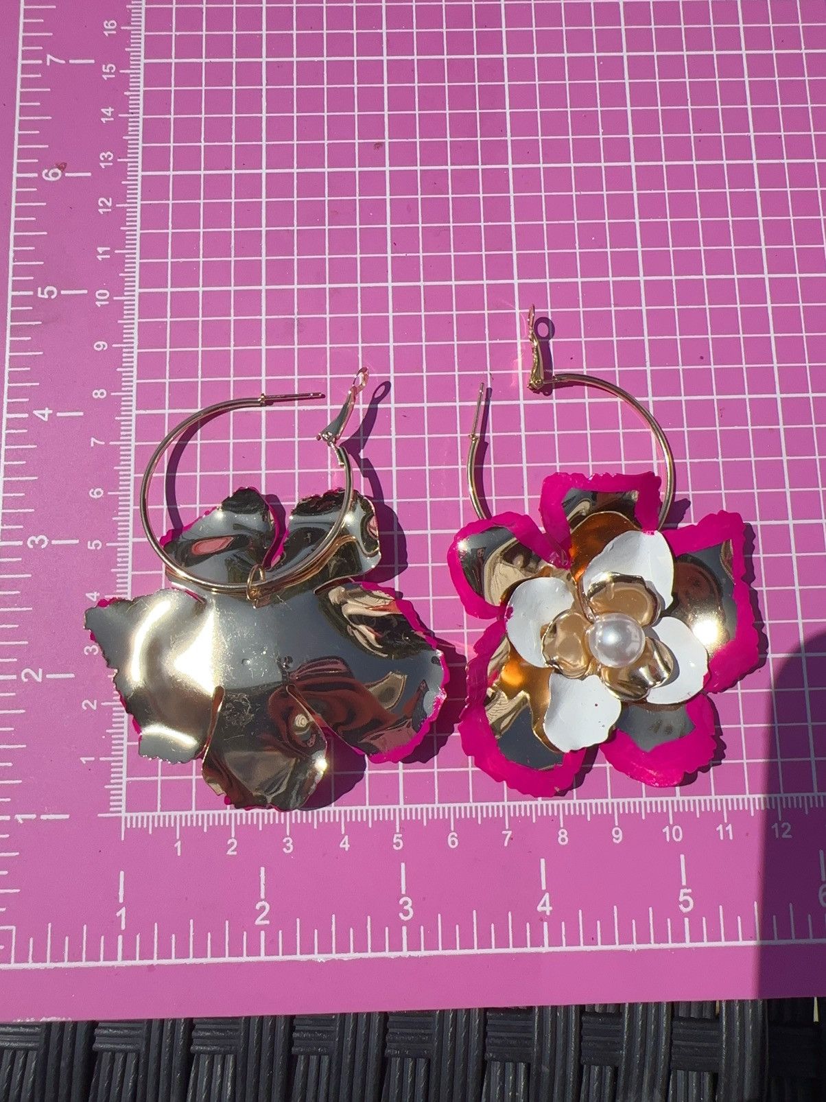 Designer Natasha gold tone pink white large flower pearl earrings Size ONE SIZE - 5 Thumbnail